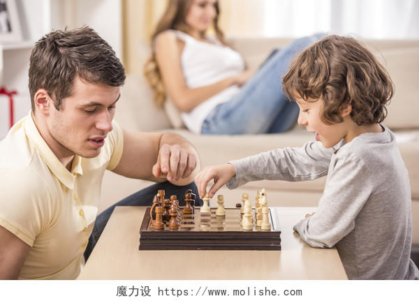 父子在下国际象棋